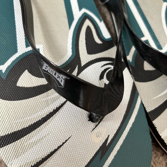 Forever Collectibles Philadelphia Eagles Flip Flops. Sandals. Football. NFL. - Picture 6 of 12